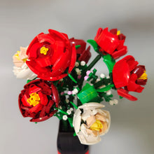 Load image into Gallery viewer, EDUCIRO Flowers Bouquet Building Decoration Set (818 PCS), Christmas, Mother's Day, or Valentine's Gifts Ideal for Women Girls Boys, Roses Toy Building Set with Vase
