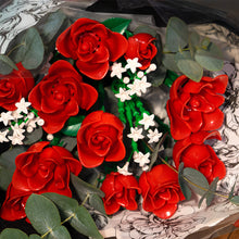 Load image into Gallery viewer, 458PCS Valentine&#39;s Day red rose building block assembly set, 11 roses and 4 flowers plant flower set, perfect confession bouquet, family everlasting flower ornaments
